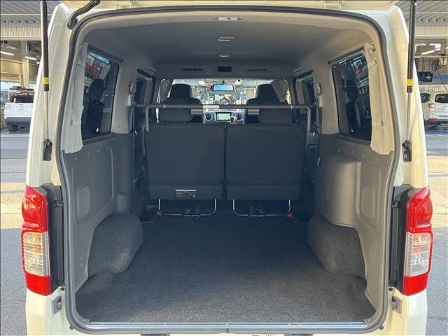 NISSAN NV350 CARAVAN 4WD 2017 Image 31