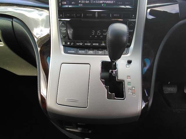 TOYOTA VELLFIRE 2014 Image 31