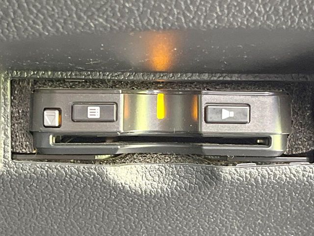 TOYOTA PRIUS 2017 Image 31