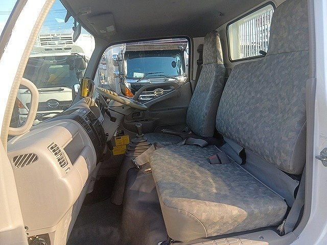 HINO DUTRO 2011 Image 31