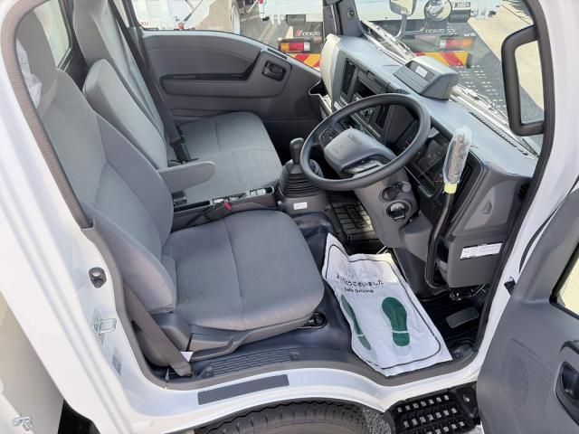 ISUZU ELF 2026 Image 31