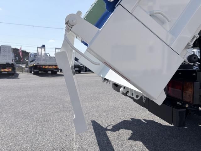 ISUZU ELF 2026 Image 31