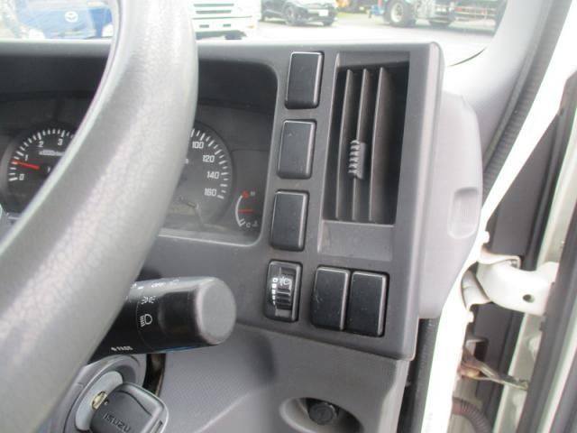 ISUZU ELF 2013 Image 31