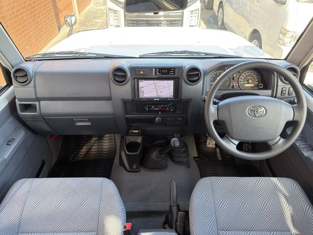 TOYOTA LANDCRUISER VAN 2015 Image 31