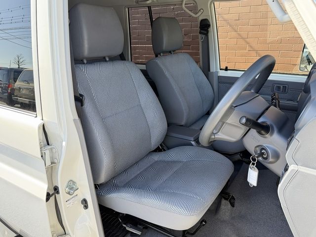 TOYOTA LANDCRUISER VAN 2015 Image 31