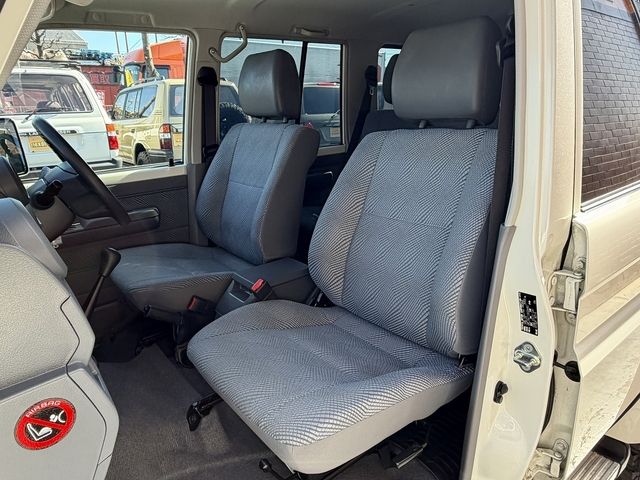 TOYOTA LANDCRUISER VAN 2015 Image 31