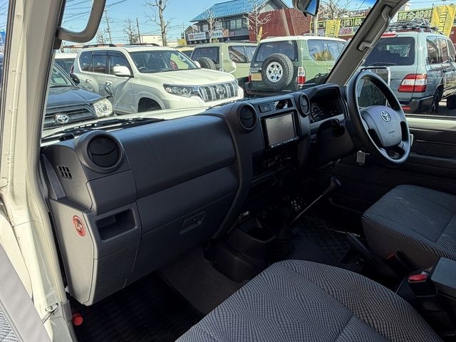 TOYOTA LANDCRUISER VAN 2015 Image 31