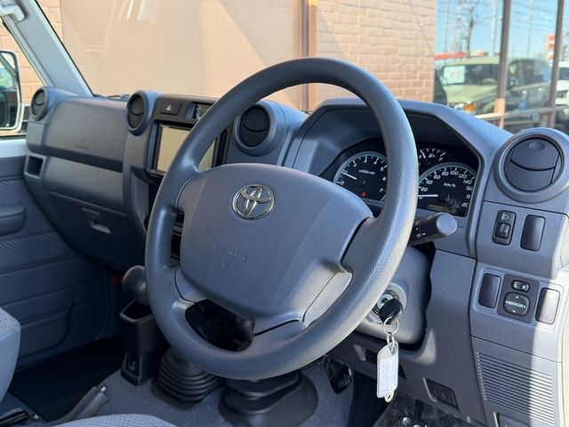 TOYOTA LANDCRUISER VAN 2015 Image 31