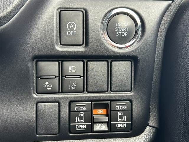 TOYOTA VOXY 2018 Image 31