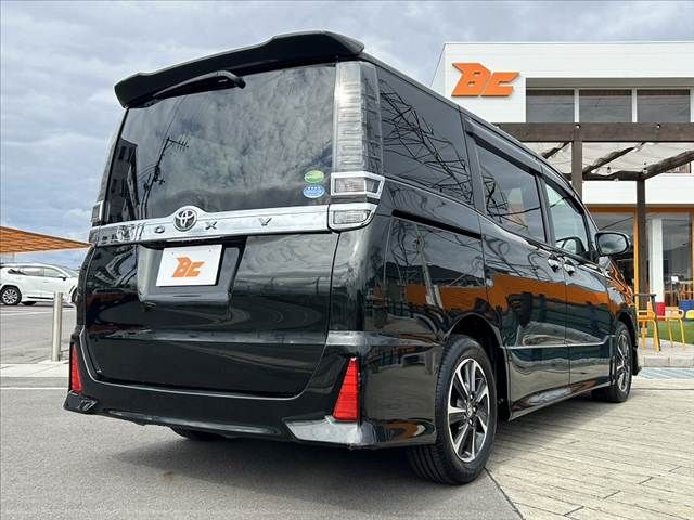 TOYOTA VOXY 2018 Image 31