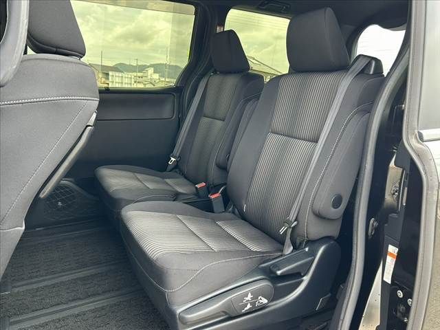 TOYOTA VOXY 2018 Image 31