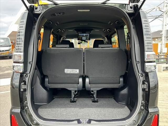 TOYOTA VOXY 2018 Image 31