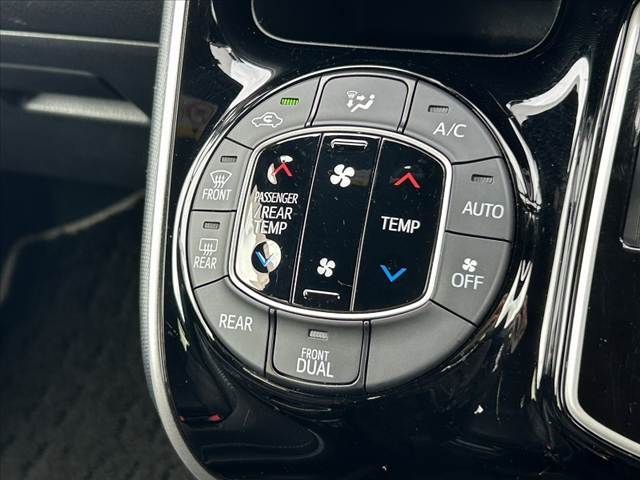 TOYOTA VOXY 2018 Image 31