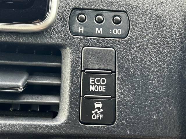 TOYOTA VOXY 2018 Image 31