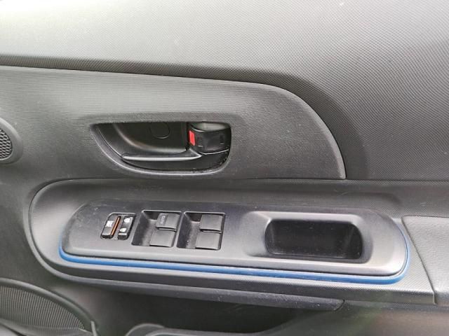 TOYOTA AQUA 2015 Image 31