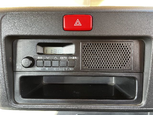 DAIHATSU HIJET TRUCK 4WD 2015 Image 31