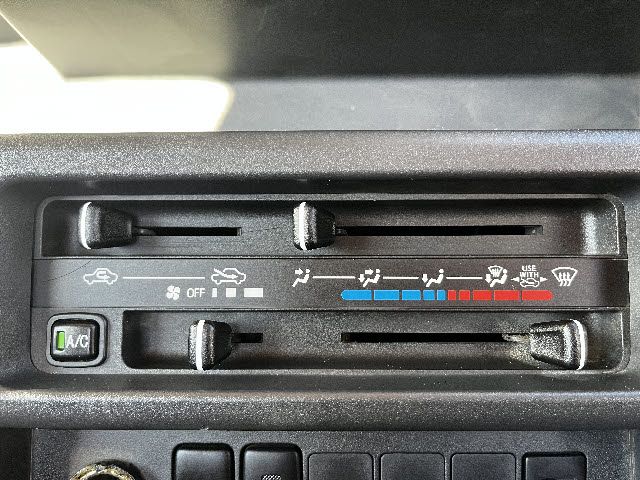 DAIHATSU HIJET TRUCK 4WD 2015 Image 31