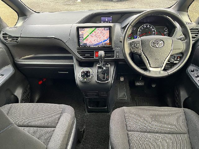 TOYOTA VOXY 2014 Image 31