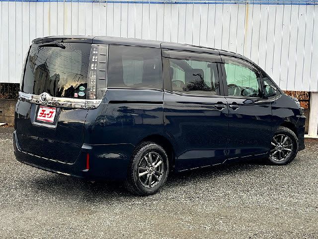 TOYOTA VOXY 2014 Image 31