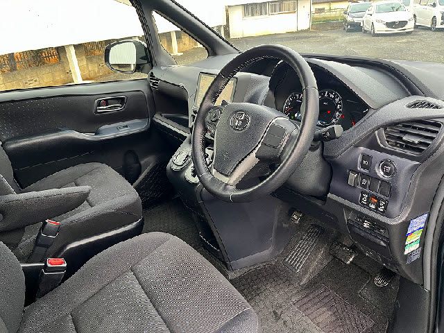 TOYOTA VOXY 2014 Image 31