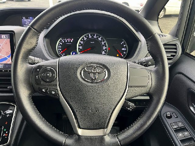 TOYOTA VOXY 2014 Image 31