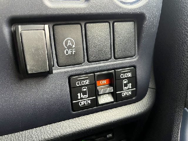 TOYOTA VOXY 2014 Image 31