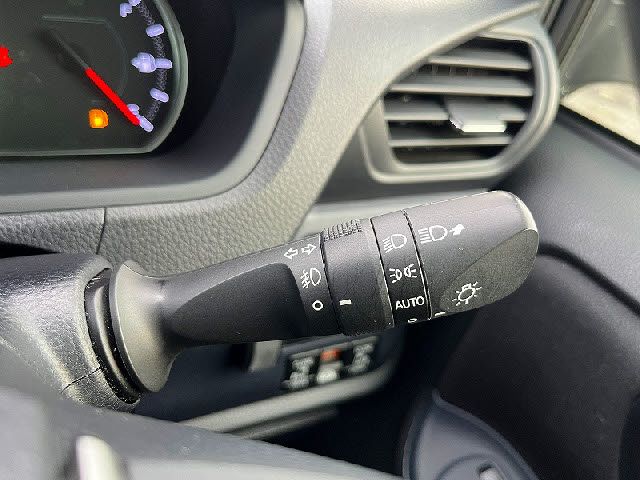 TOYOTA VOXY 2014 Image 31