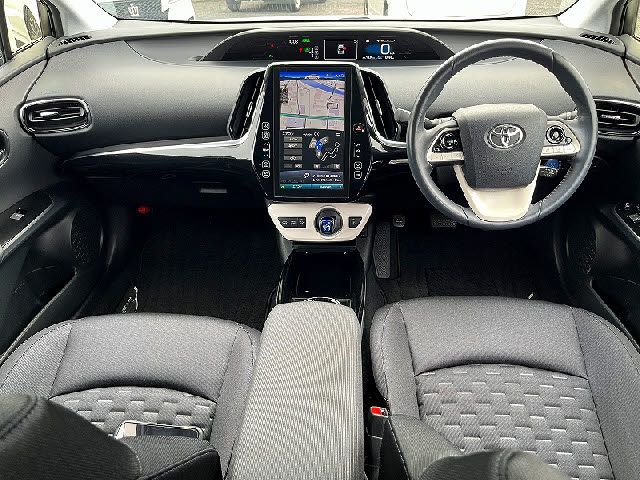 TOYOTA PRIUS PHV 2018 Image 31