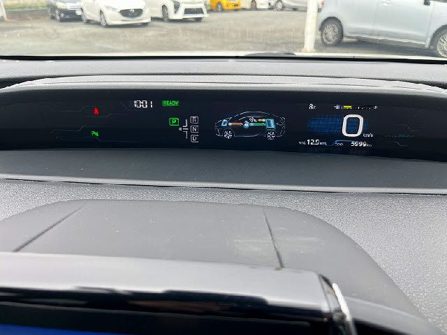 TOYOTA PRIUS PHV 2018 Image 31