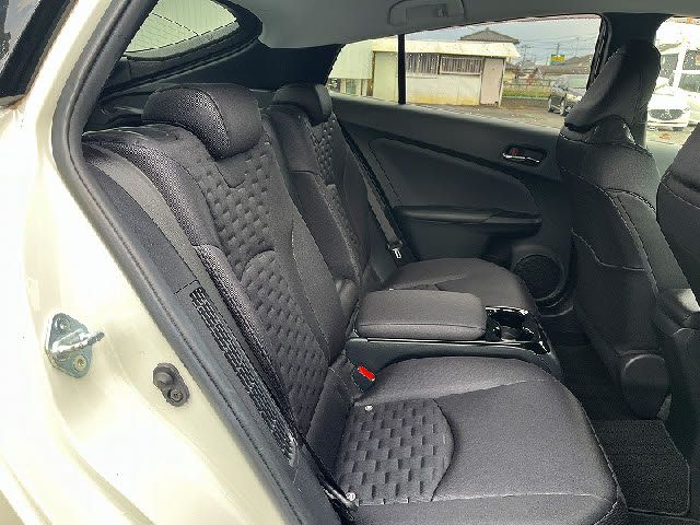 TOYOTA PRIUS PHV 2018 Image 31