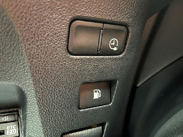 TOYOTA PRIUS PHV 2018 Image 31