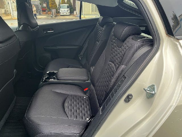 TOYOTA PRIUS PHV 2018 Image 31