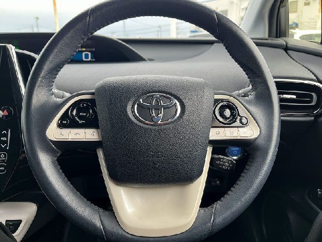 TOYOTA PRIUS PHV 2018 Image 31