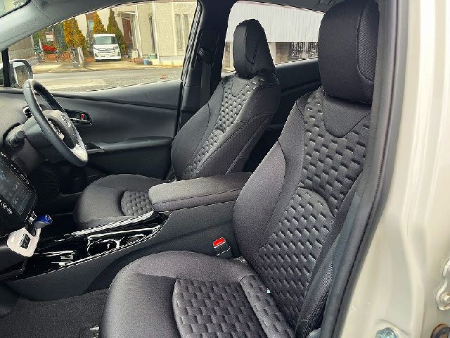 TOYOTA PRIUS PHV 2018 Image 31