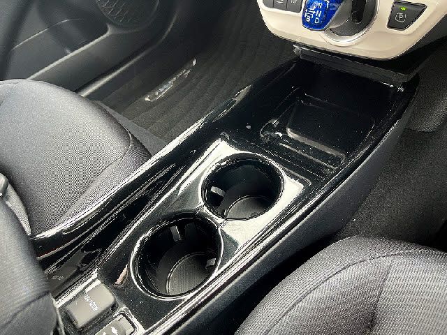 TOYOTA PRIUS PHV 2018 Image 31