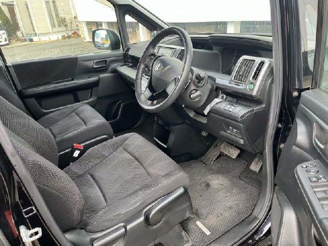 HONDA STEPWAGON SPADA 2010 Image 31