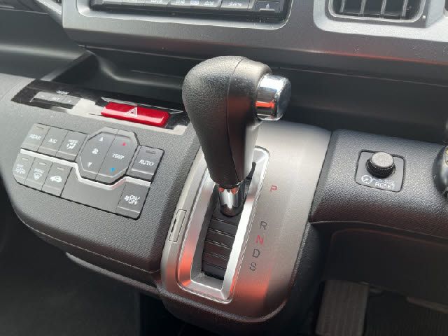 HONDA STEPWAGON SPADA 2010 Image 31