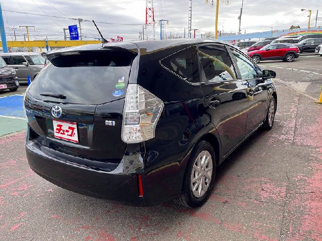 TOYOTA PRIUS ALPHA 2013 Image 31