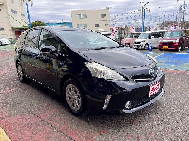 TOYOTA PRIUS ALPHA 2013 Image 31