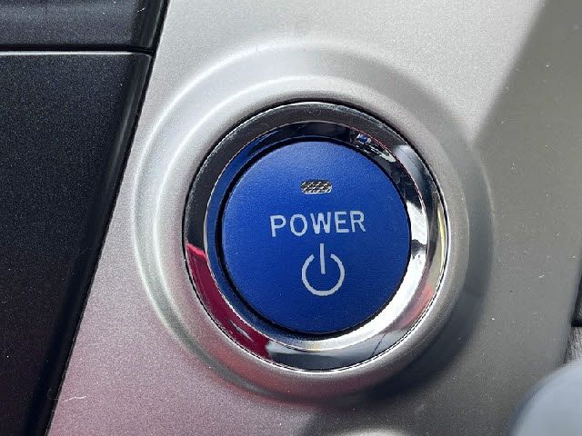 TOYOTA PRIUS ALPHA 2013 Image 31