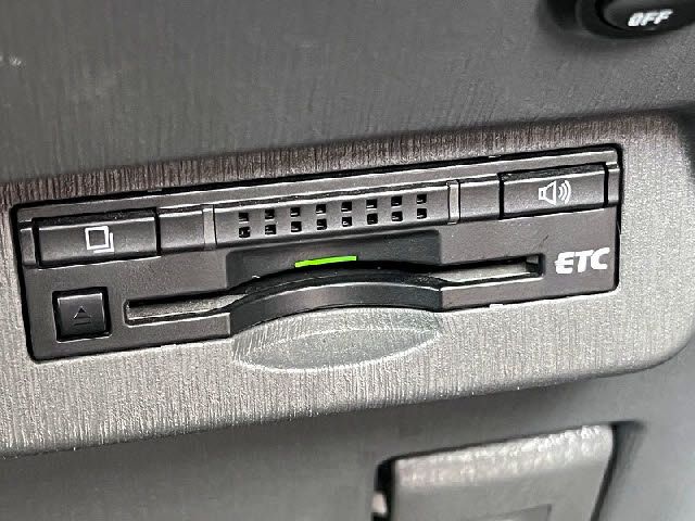 TOYOTA PRIUS ALPHA 2013 Image 31