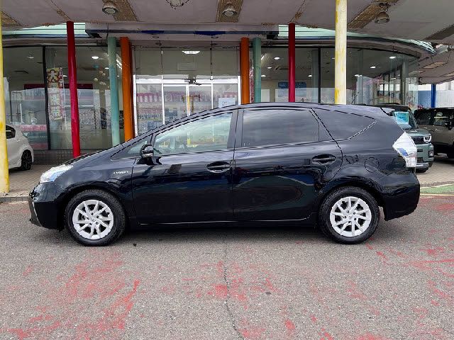 TOYOTA PRIUS ALPHA 2013 Image 31