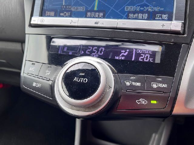 TOYOTA PRIUS ALPHA 2013 Image 31