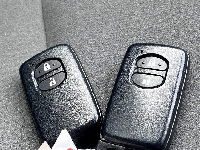 TOYOTA PRIUS ALPHA 2013 Image 31