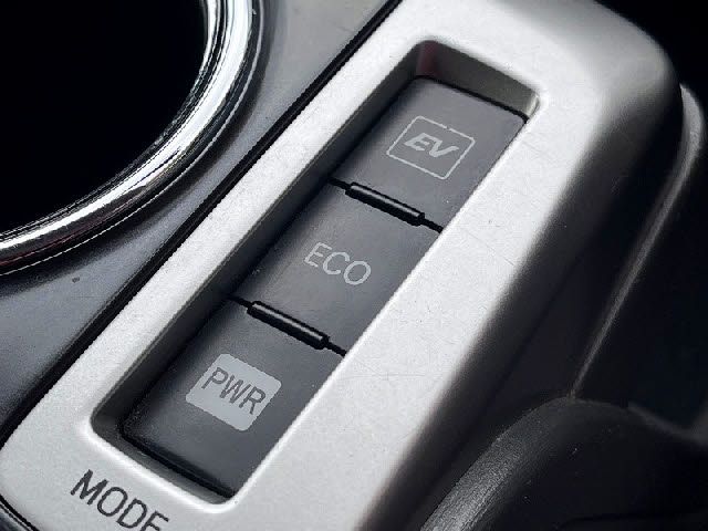 TOYOTA PRIUS ALPHA 2013 Image 31