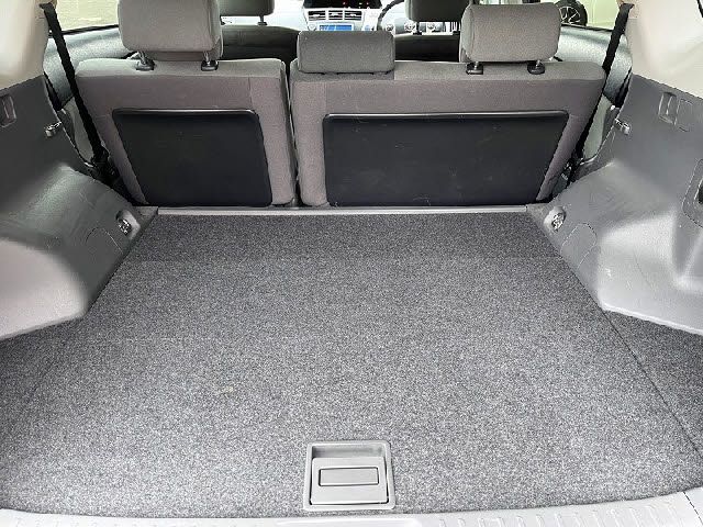 TOYOTA PRIUS ALPHA 2013 Image 31