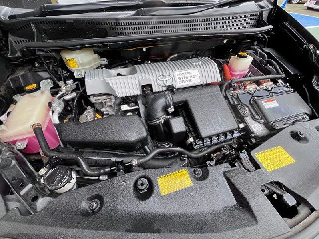 TOYOTA PRIUS ALPHA 2013 Image 31