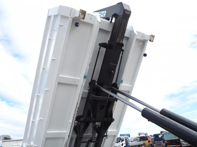 MITSUBISHI FUSOU FIGHTER 2011 Image 31