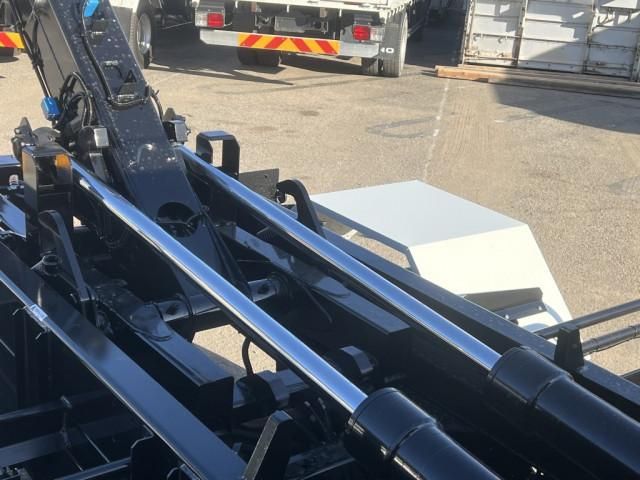 MITSUBISHI FUSOU FIGHTER 2025 Image 31