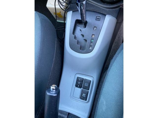 TOYOTA AQUA 2013 Image 31